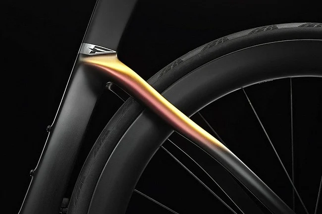 Pinarello 2025 Dogma F Red AXS E1 PM Road Bike - Image 3